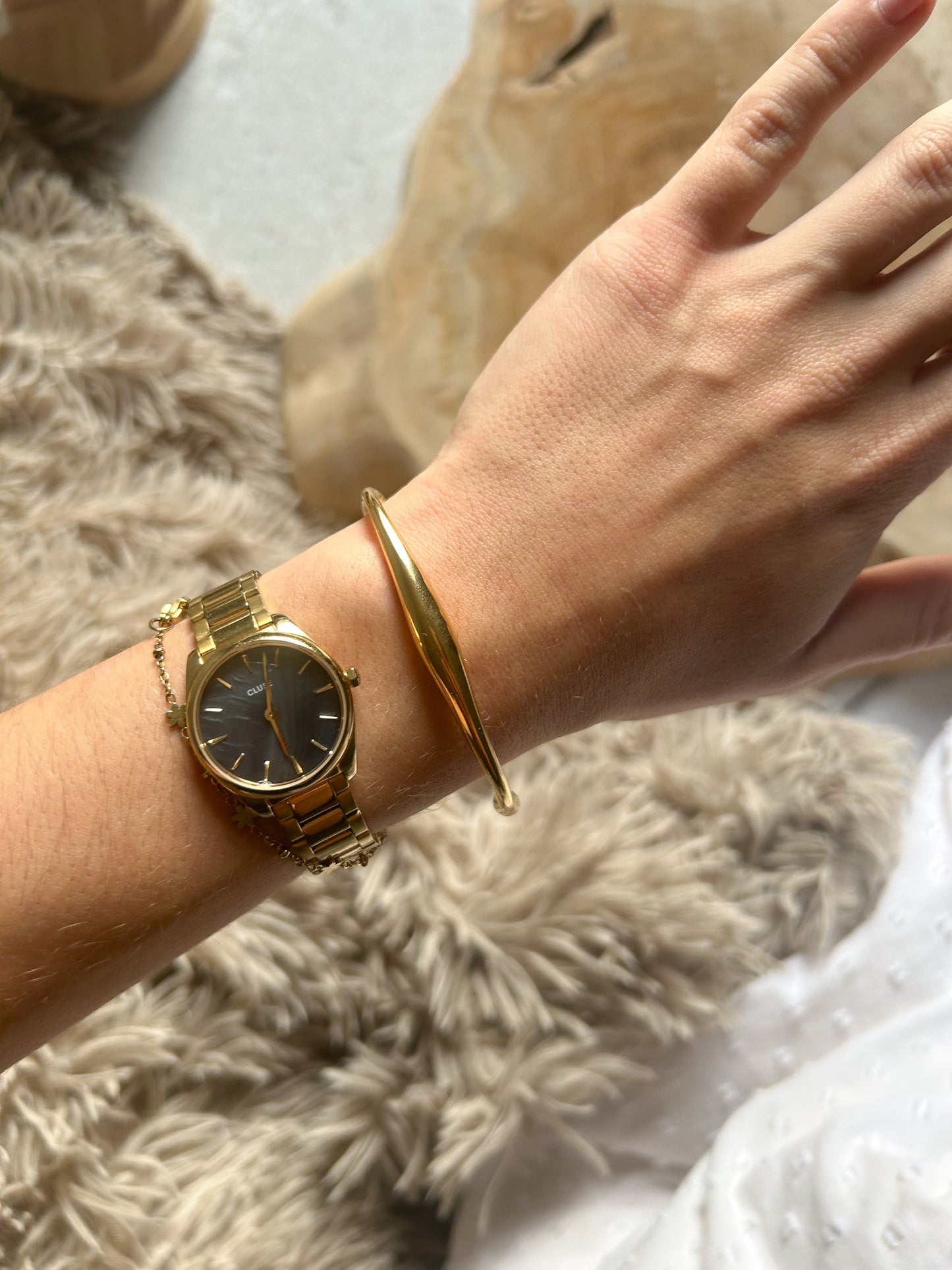 Bangle armband melted