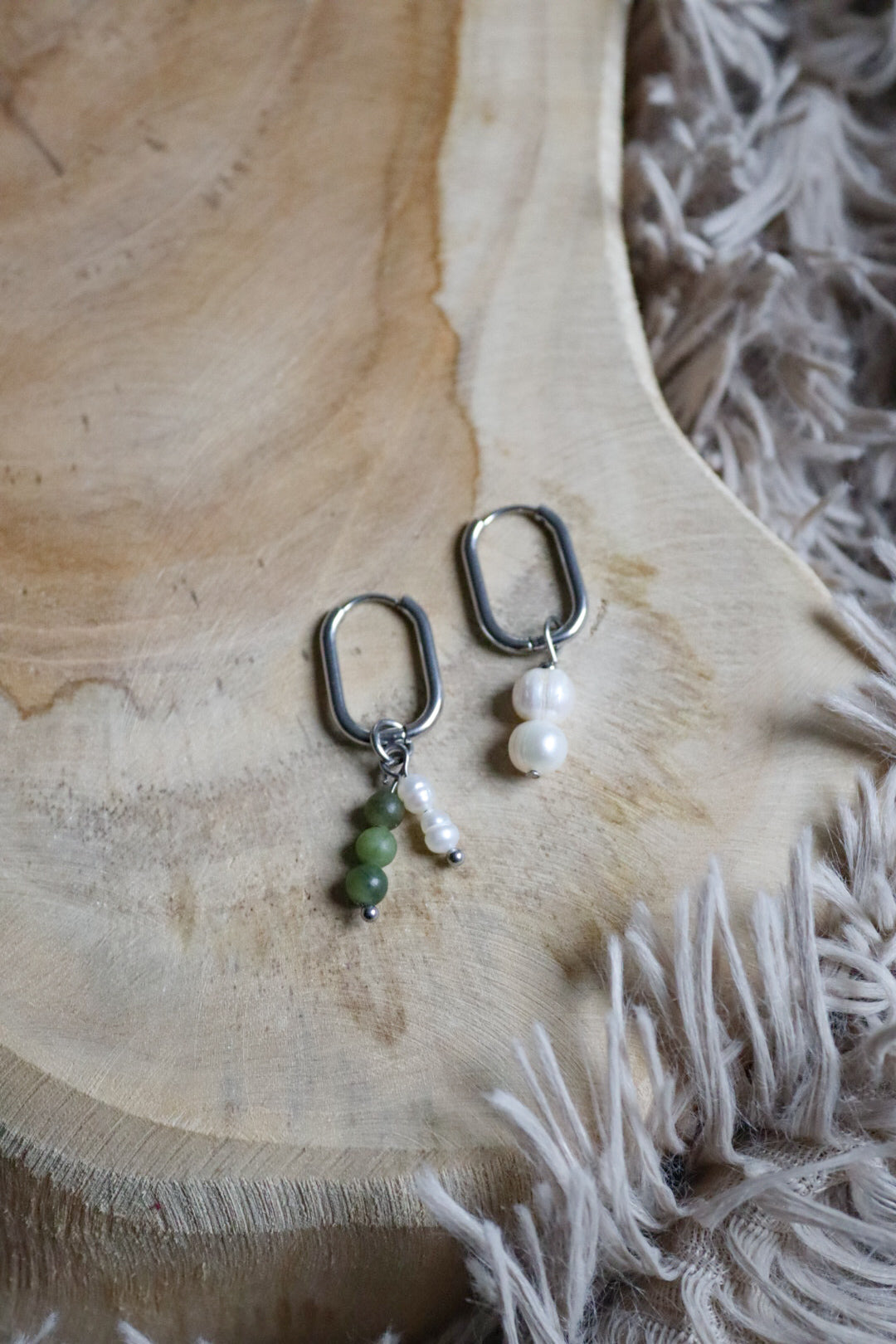 Oorbellen groen zoetwaterparel