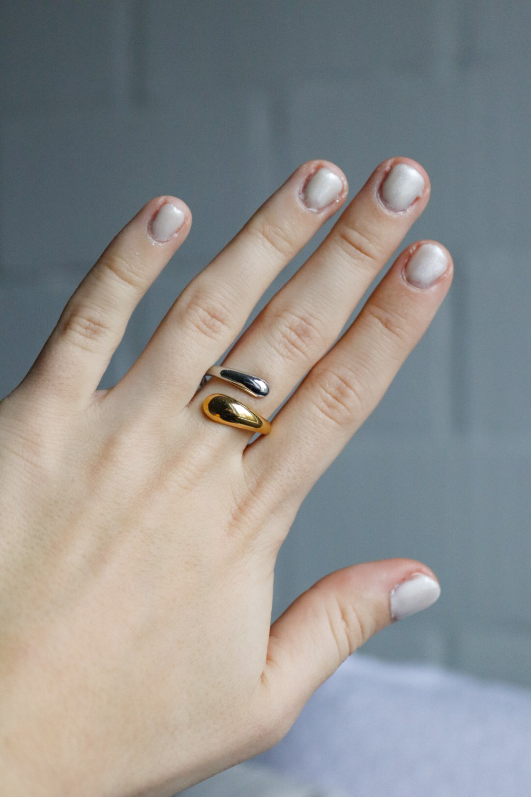 Ring huggie