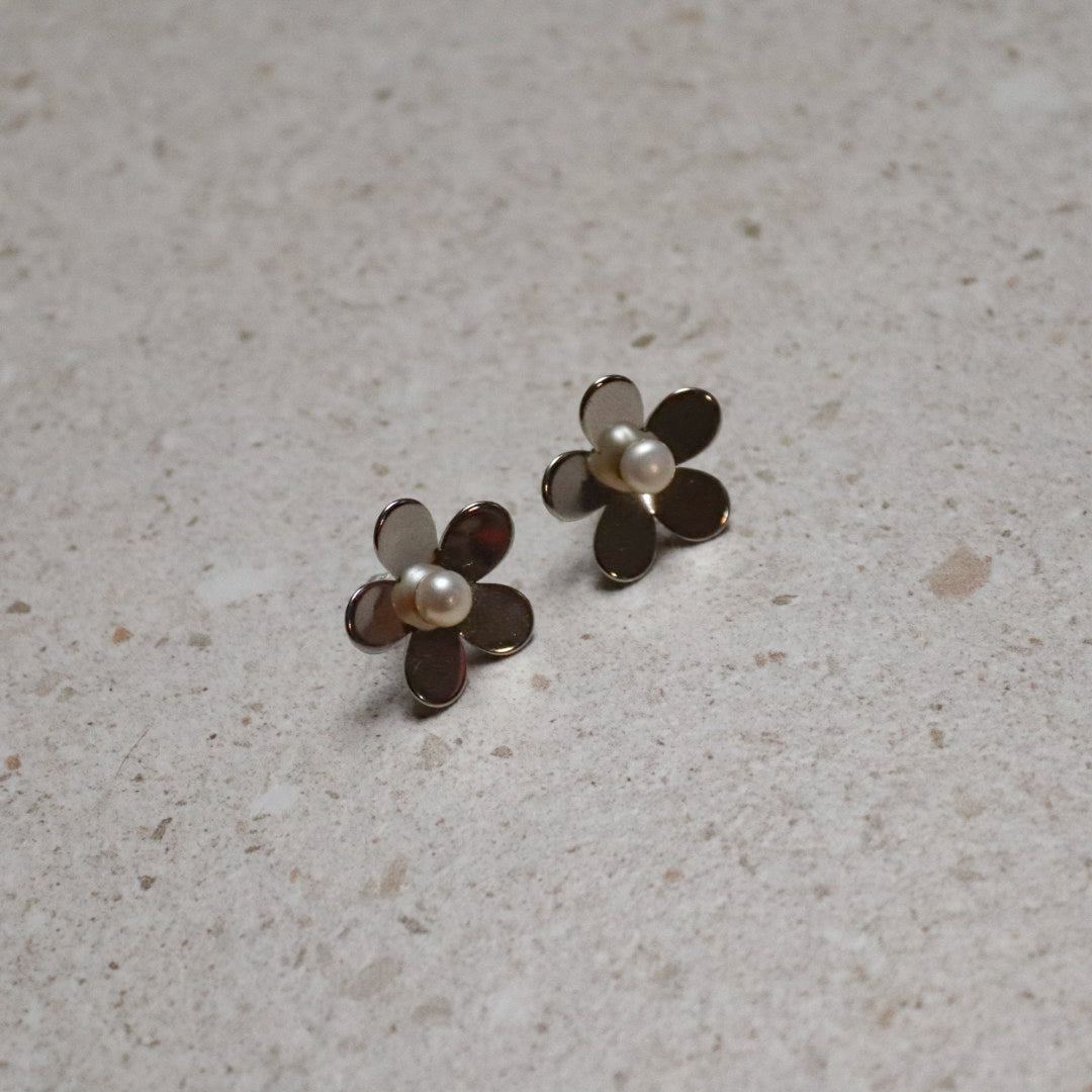 Oorbellen bloem zoetwaterkraal