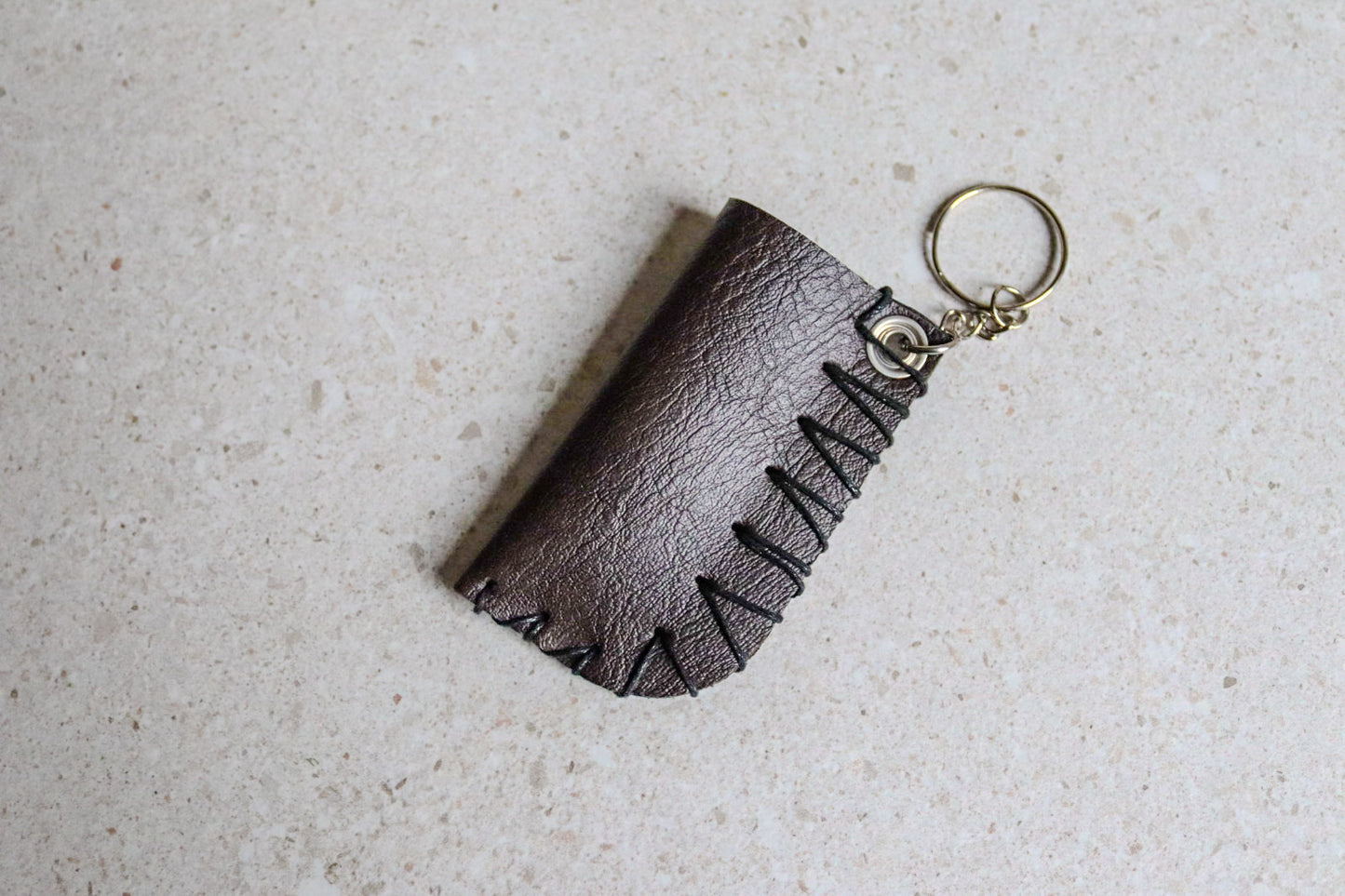 Leren aanstekerhouder met sleutelhanger