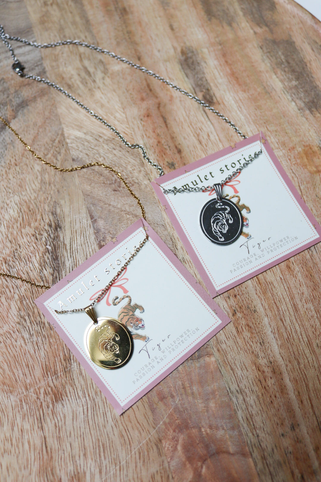 Ketting amulet stories
