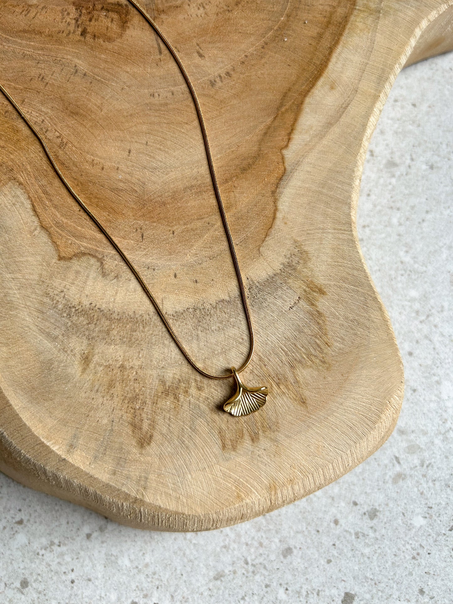 Ketting goud blaadje