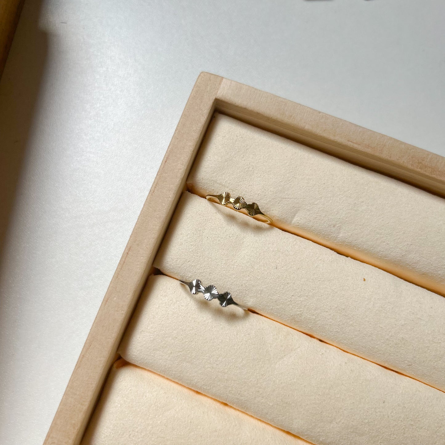 Ring sparkles