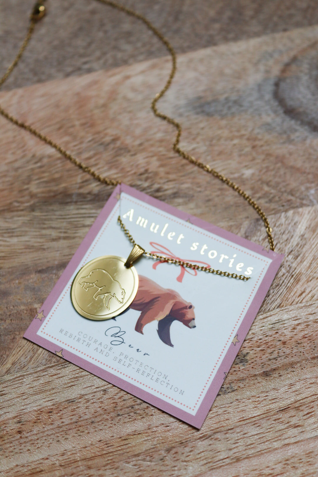 Ketting amulet stories