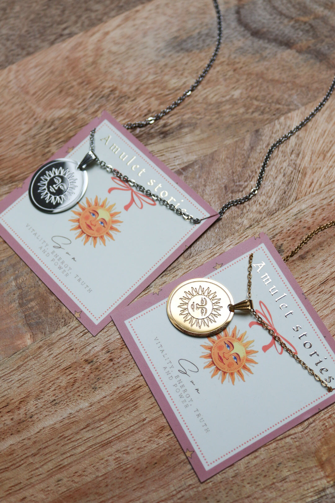 Ketting amulet stories